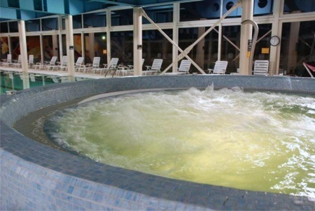 Hotel Spa Ice Resort Ghiroda Экстерьер фото